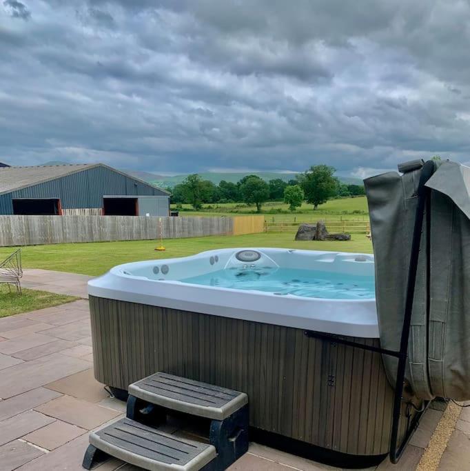 Coed Farm-Hot Tub-Sleeps 12-Near Brecon Villa Dış mekan fotoğraf