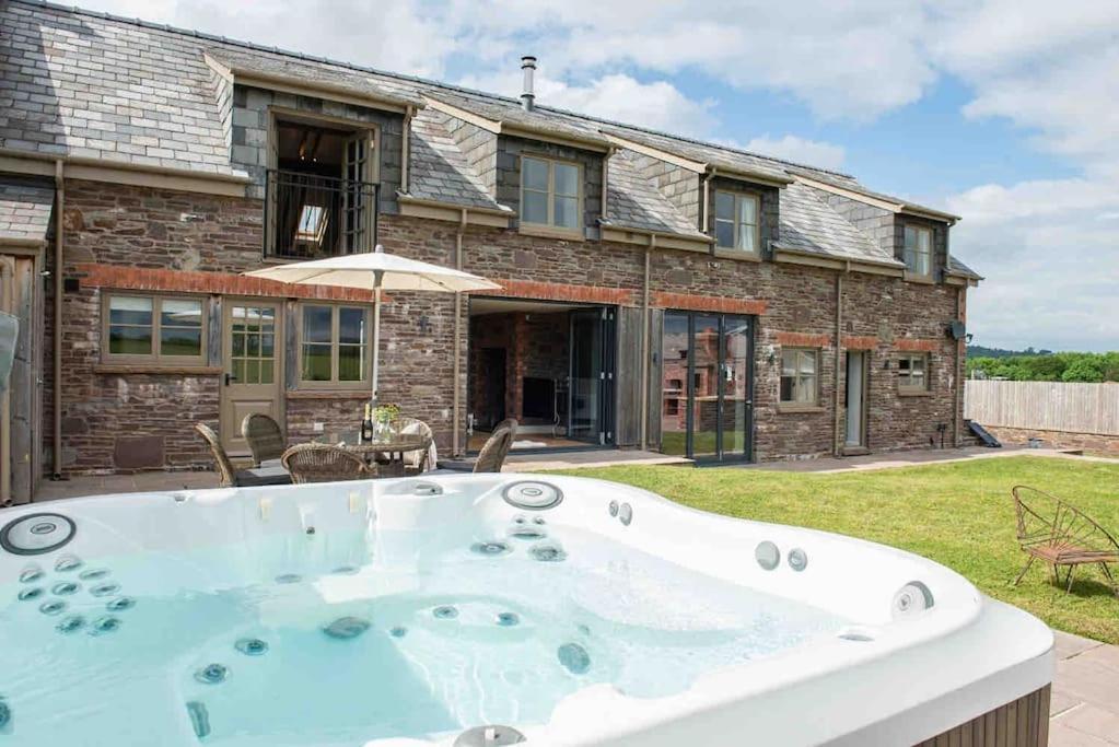 Coed Farm-Hot Tub-Sleeps 12-Near Brecon Villa Dış mekan fotoğraf